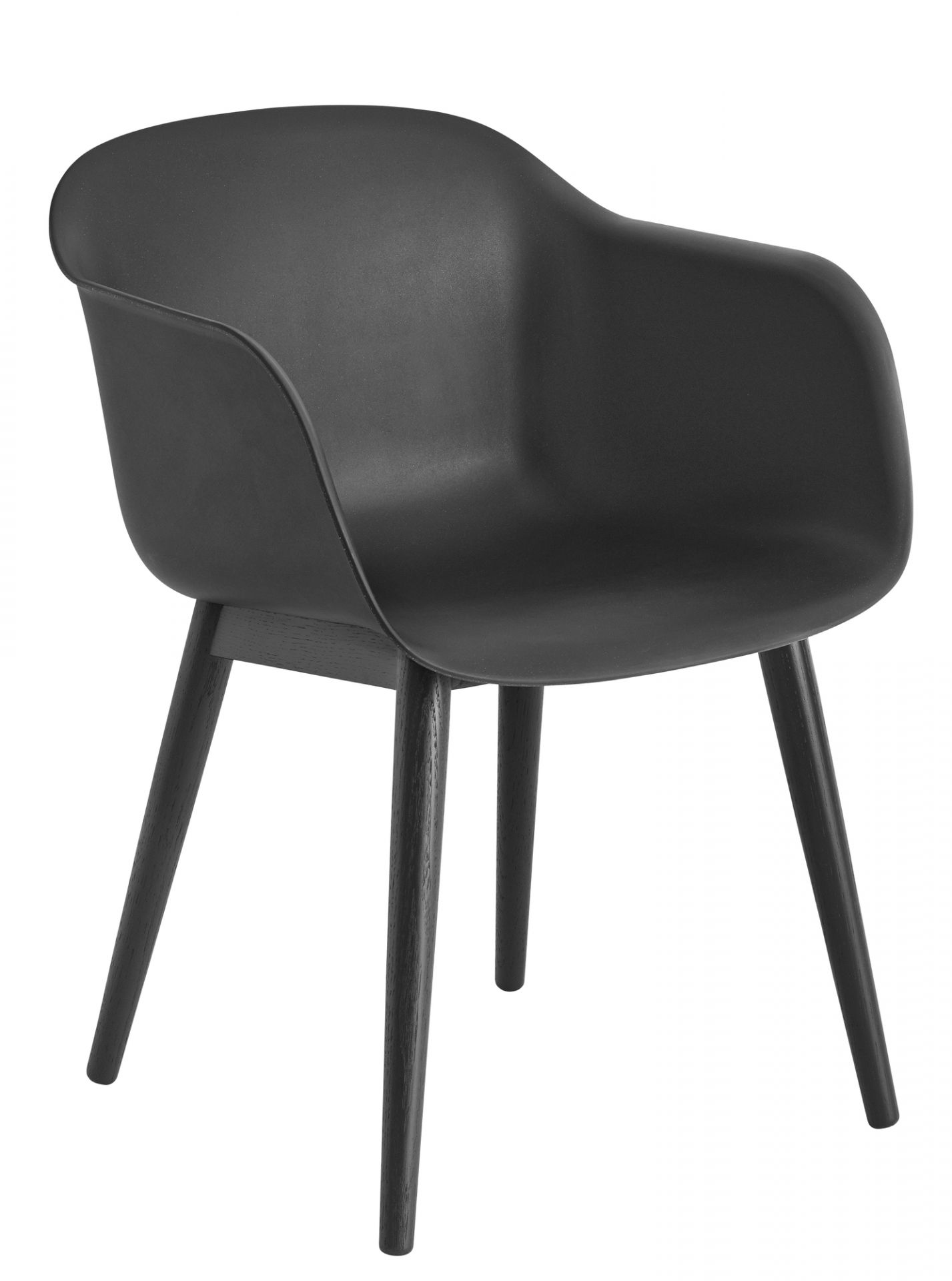 Schwarzer Fiber Armchair von Muuto mit Holzbeinen, moderner Design Stuhl für Esszimmer und Büro.