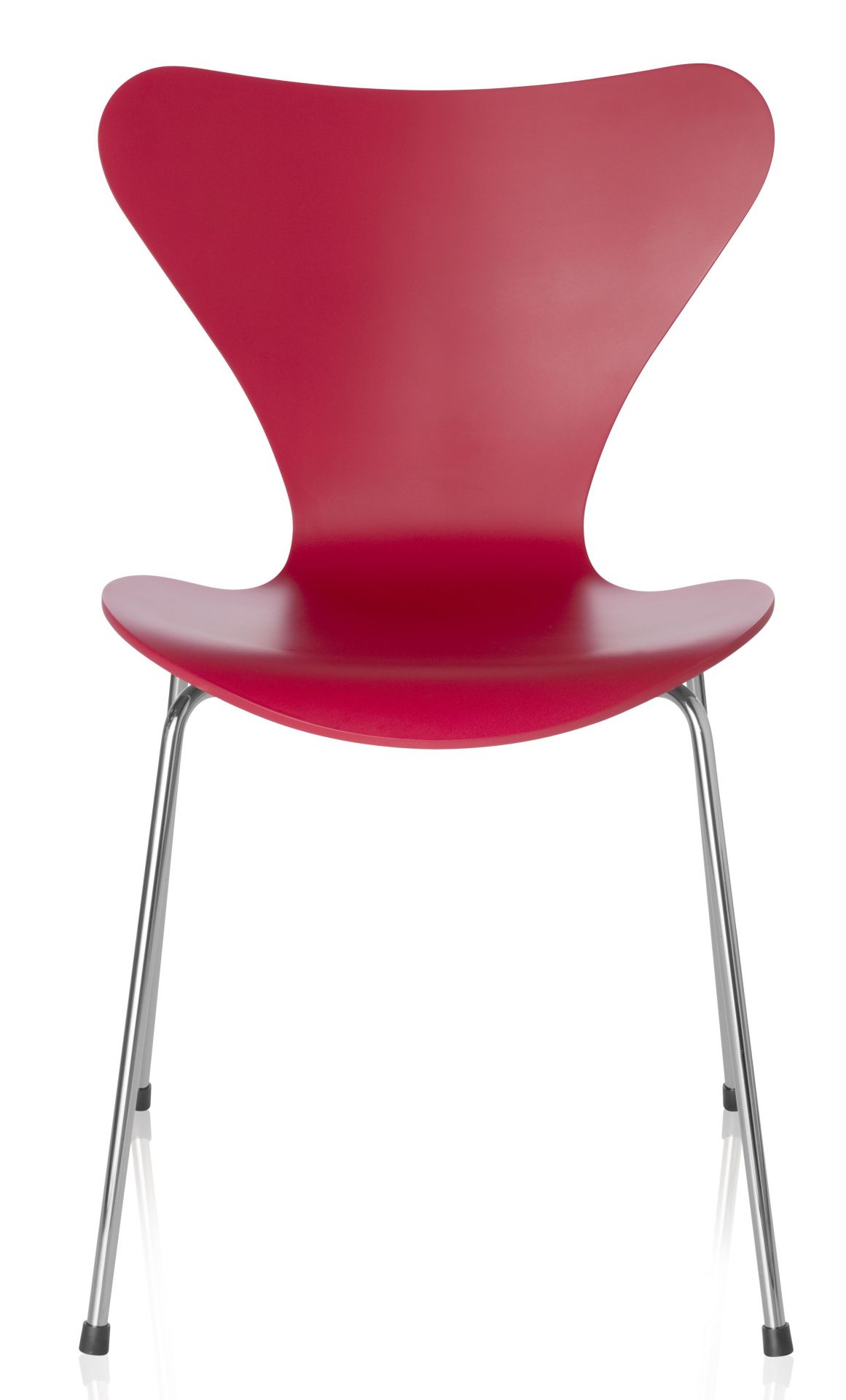 Roter Siebener Stuhl von Fritz Hansen mit verchromtem Stahlgestell, moderner Designklassiker für Esszimmer und Büro.