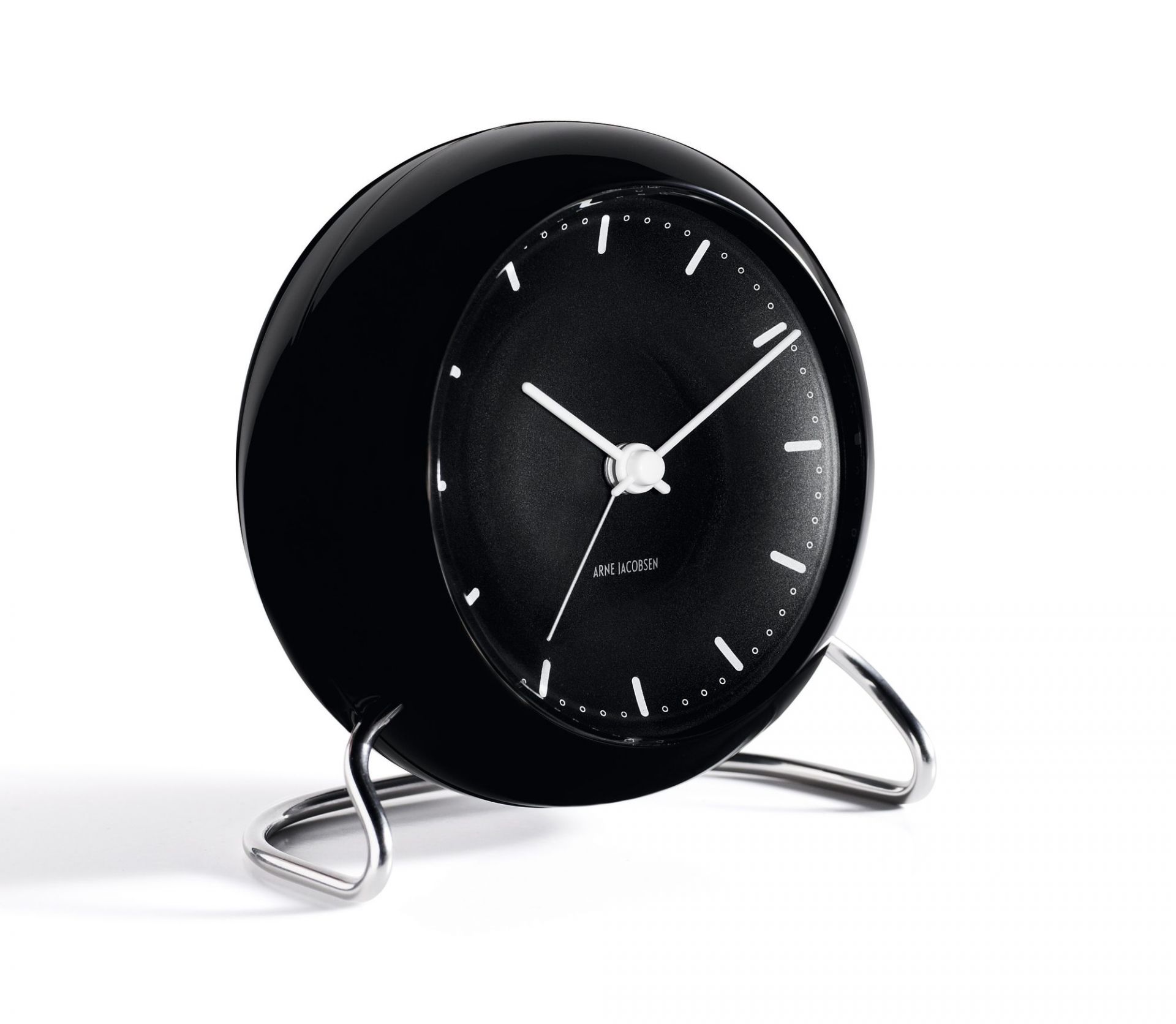 Schwarze City Hall Tischuhr von Rosendahl Timepieces mit silberfarbenem Metallfuß und minimalistischem Zifferblatt.