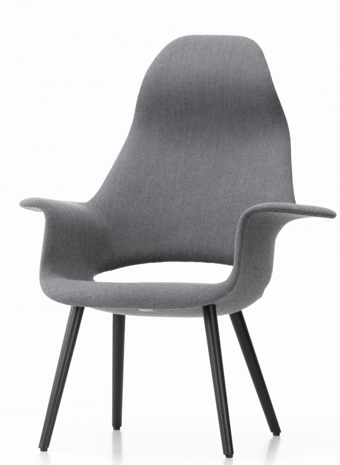 Grauer Organic Highback Chair Stuhl von Vitra mit Armlehnen und schwarzen Beinen.