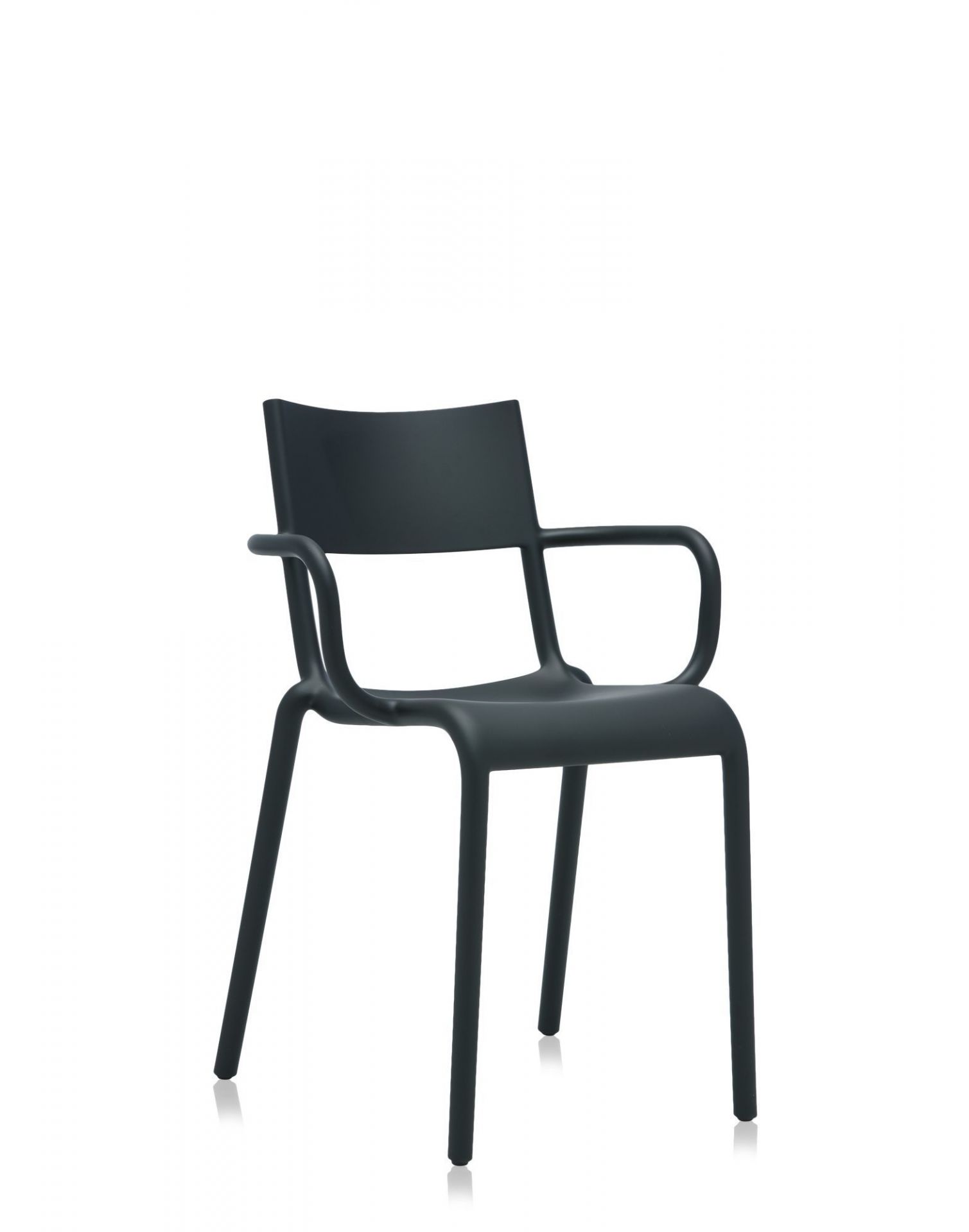 Schwarzer Armlehnstuhl im Kartell-Stil: Moderner Designstuhl mit Armlehnen für Esszimmer und Wohnbereich.