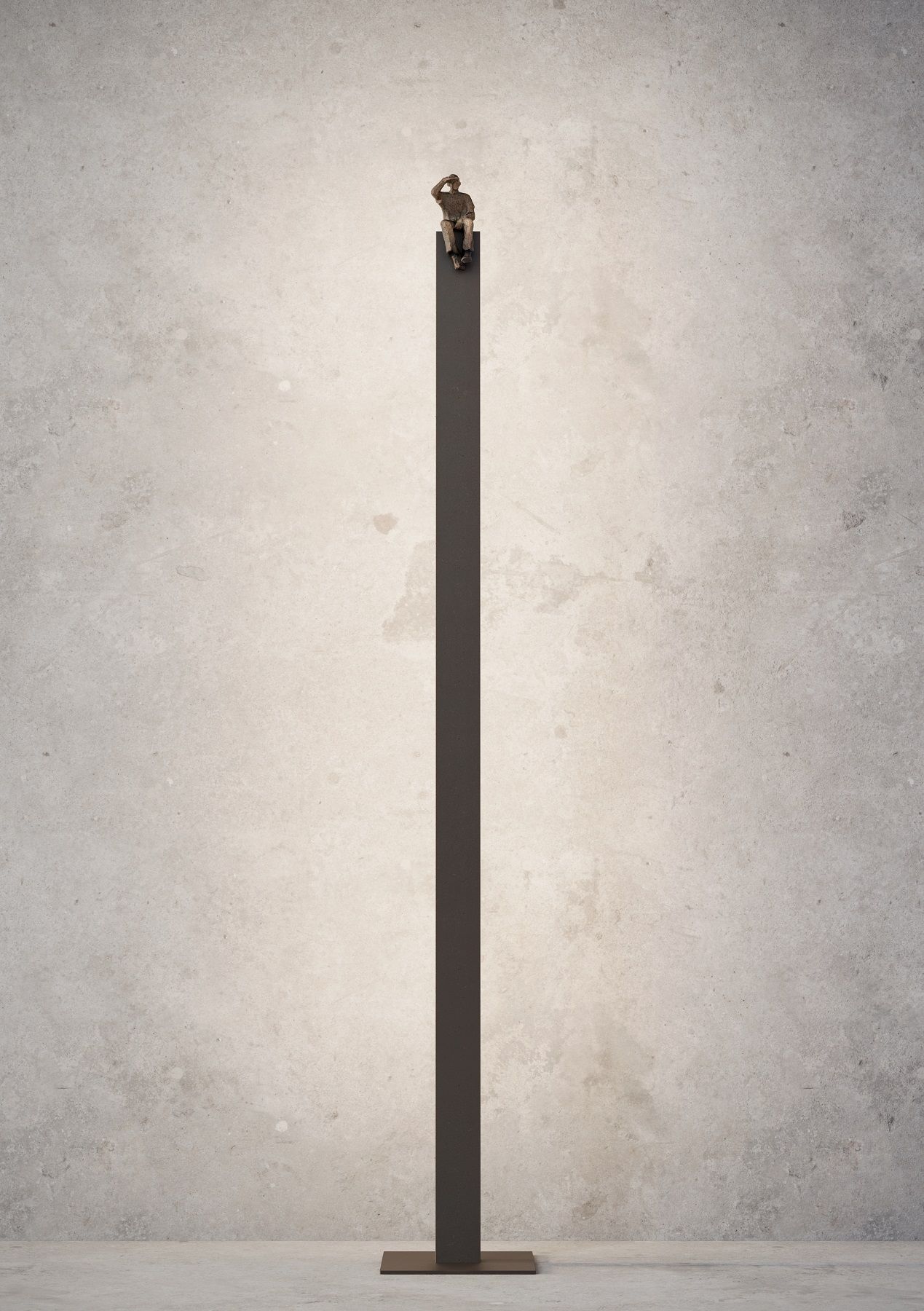 I See Floor Lamp Stehleuchte: Moderne Stehlampe in Steleform mit Figur auf der Spitze.