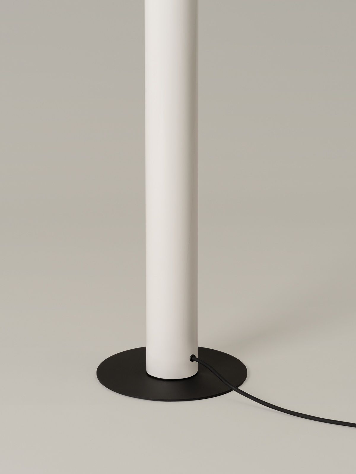 Tatu Alta staande lamp van Santa & Cole