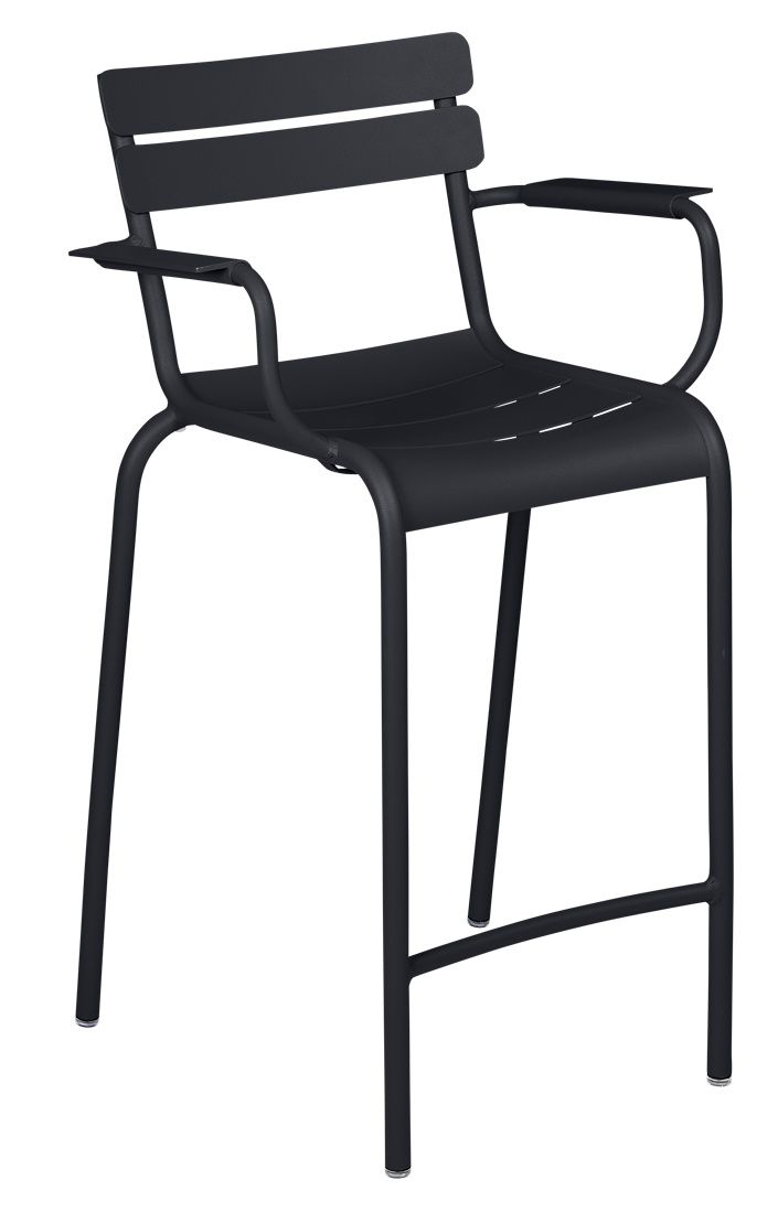 Schwarzer Luxembourg Barstool Barhocker von Fermob für den Außenbereich, modernes Design mit Armlehnen und Fußstütze.