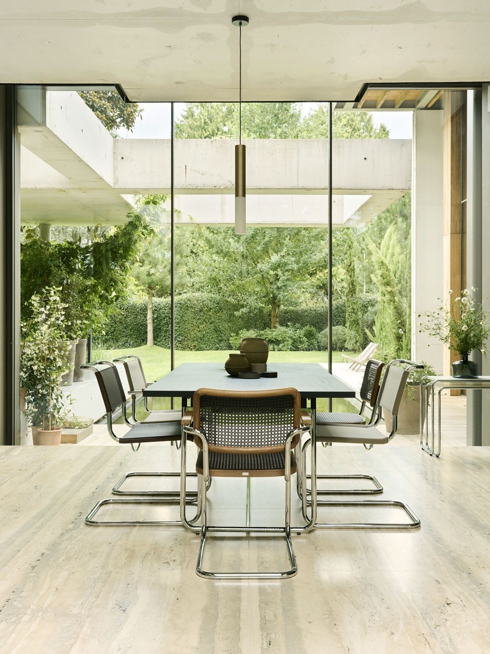 S 64 V Klassieke stalen buisstoel met vrijdragende poten CHROOM/ZWART Thonet VOORKEURSCOMBINATIE