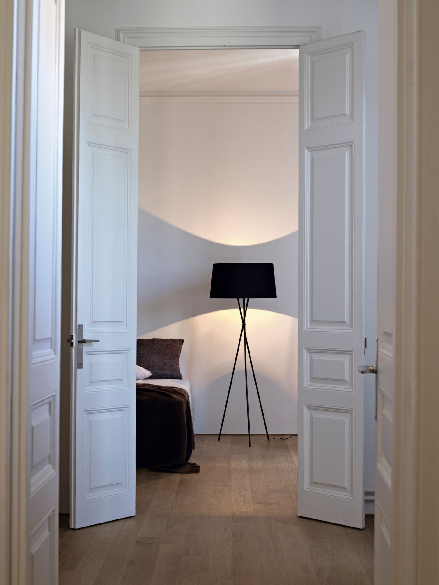 Tripode G5 staande lamp van Santa & Cole