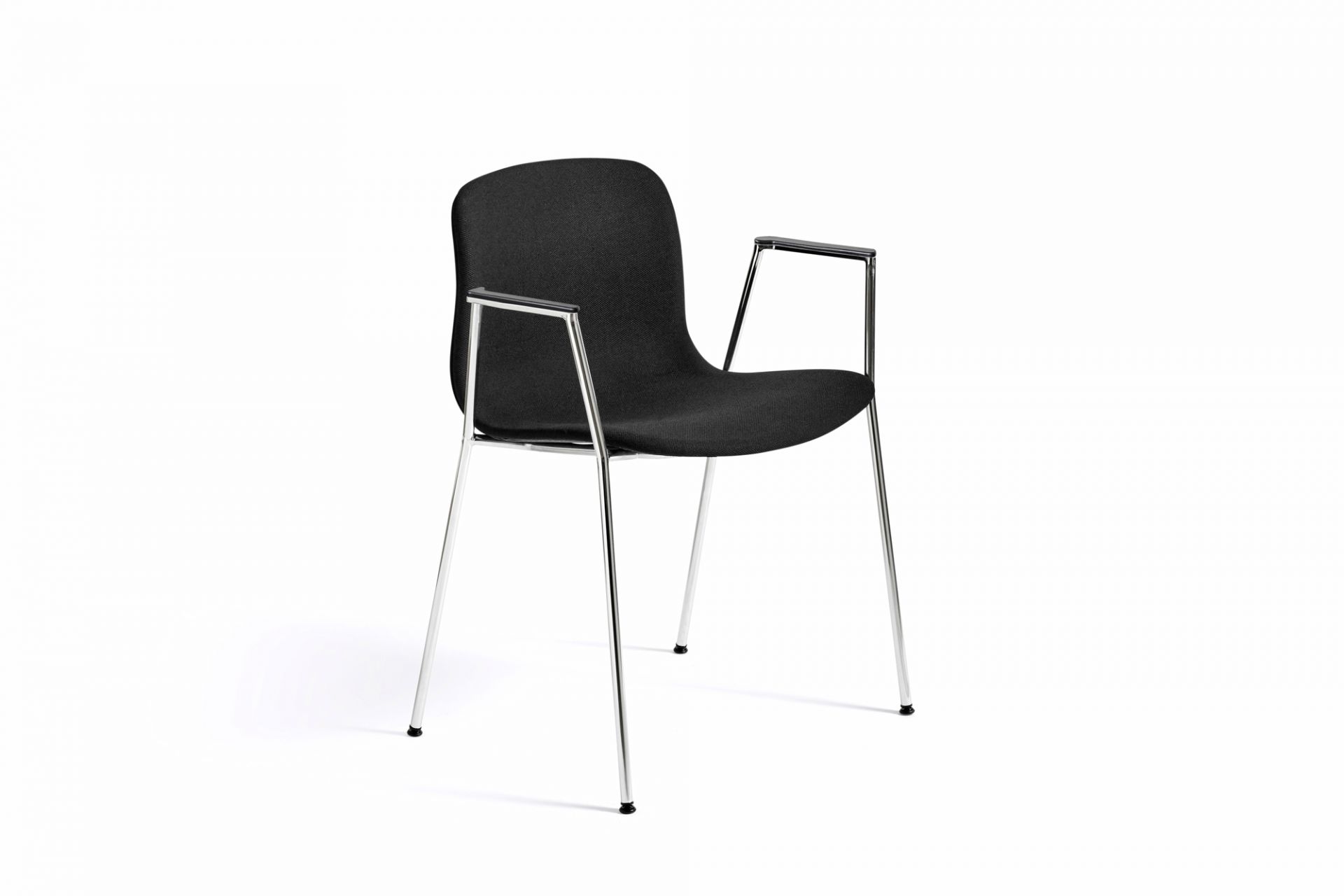 Schwarzer About a Chair AAC 19 Stuhl von Hay mit Armlehnen und Vollpolster.