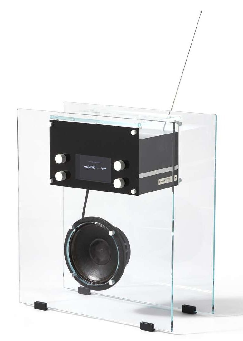 Cassina 842 Radio in Cristallo: Design-Radio mit transparentem Gehäuse und Lautsprecher.