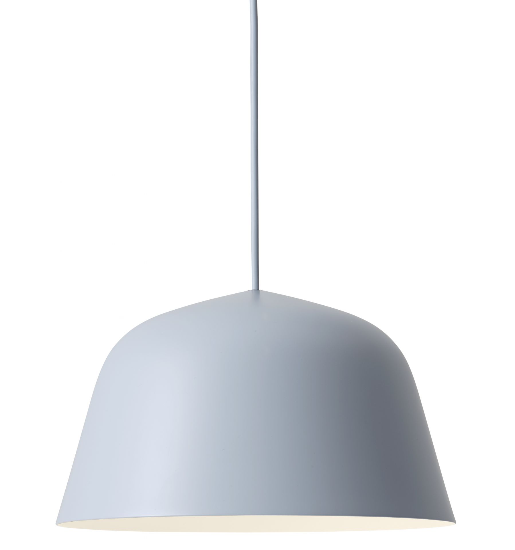 Hellblaue Ambit Pendelleuchte von Muuto: Moderne Hängelampe für Wohnzimmer und Esszimmer.