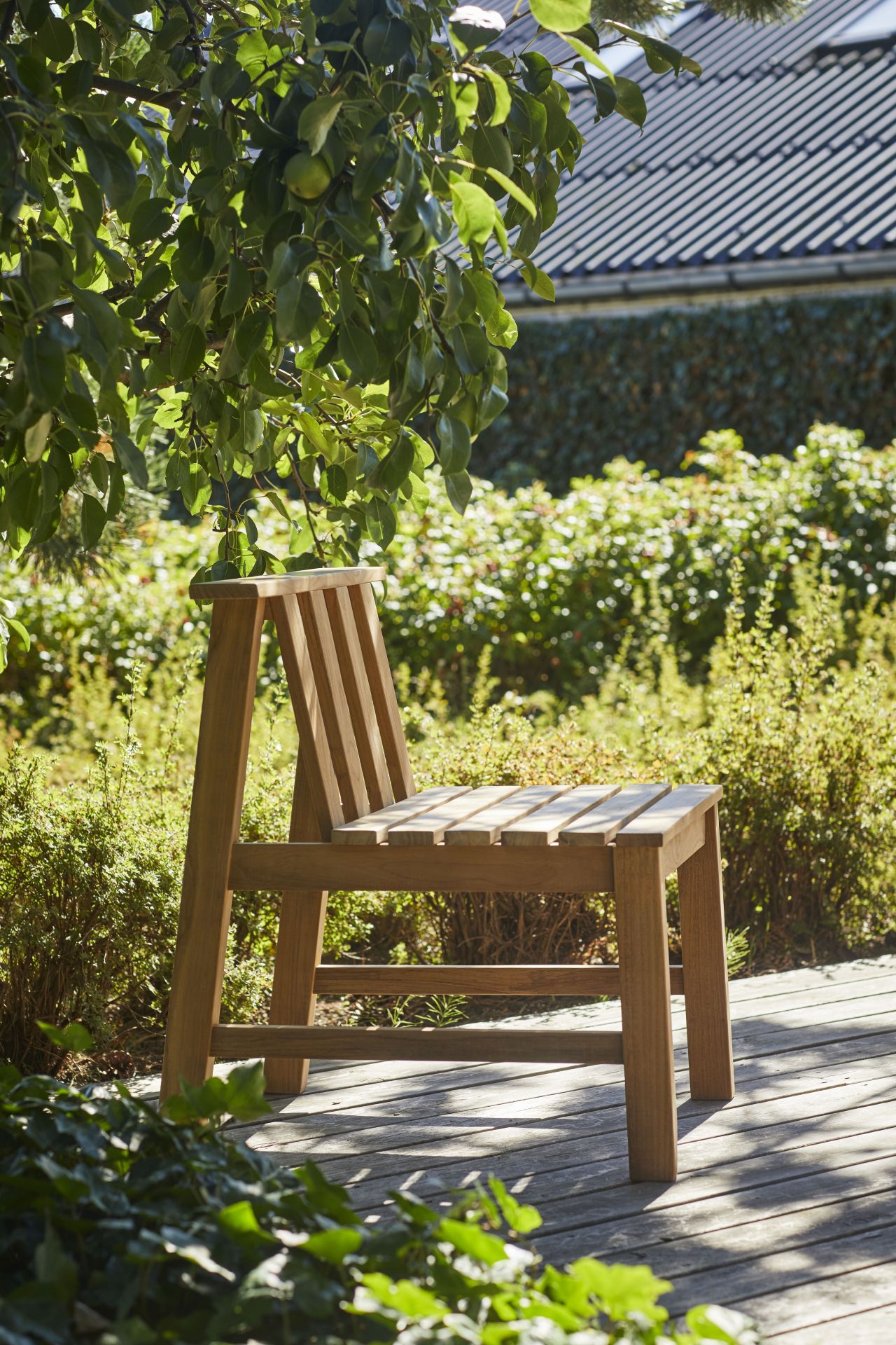 Cadence Stuhl aus Teakholz von Skagerak by Fritz Hansen für den Garten.