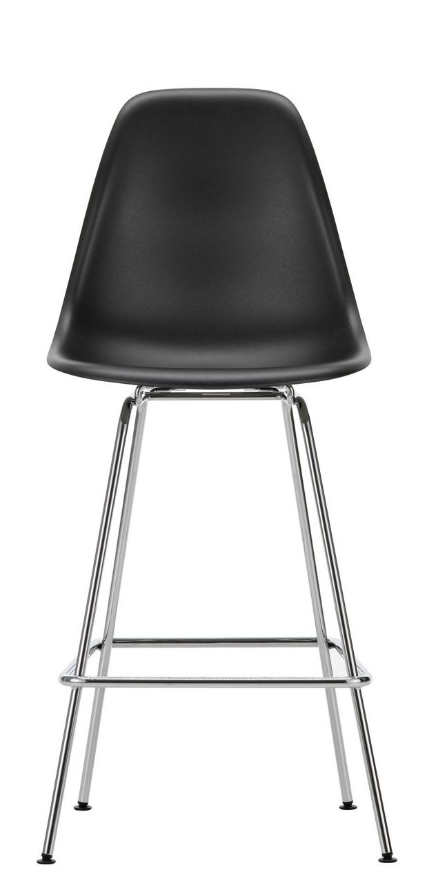 Schwarzer Eames Plastic Bar Stool von Vitra mit verchromtem Gestell, moderne Sitzmöbel für Küche und Bar.