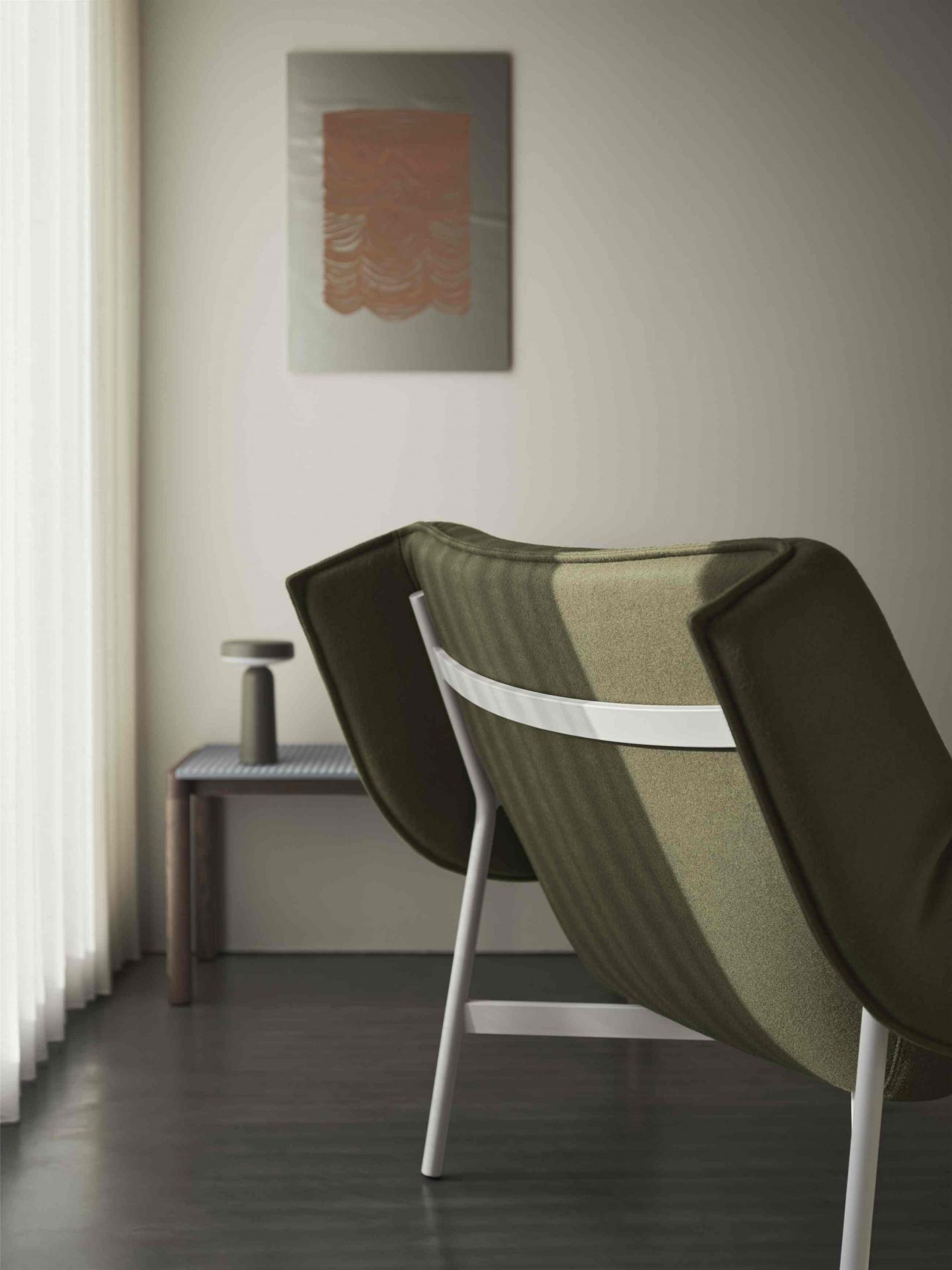 Detailaufnahme des Muuto Couple Coffee Table Couchtisch mit minimalistischem Design und grauer Tischplatte.