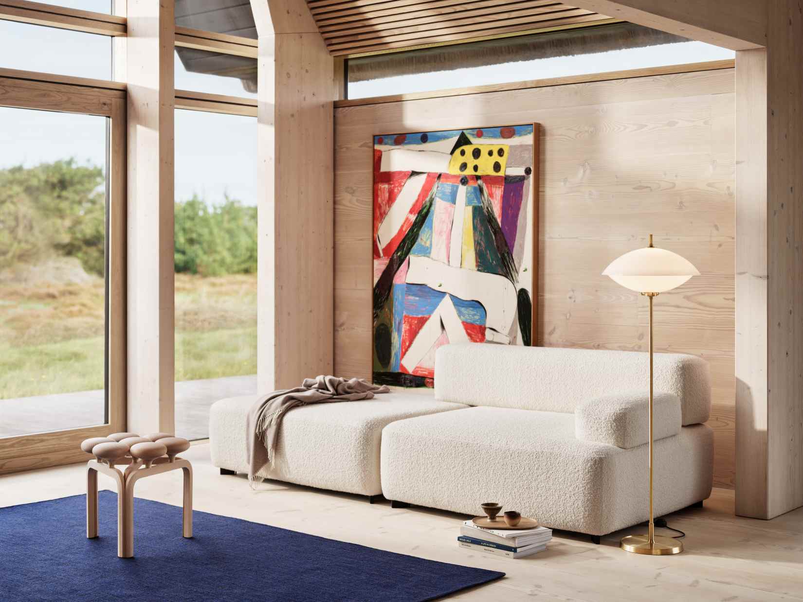Utzon Stool Hocker von Fritz Hansen im modernen Wohnzimmer mit Sofa, Lampe und Kunst.