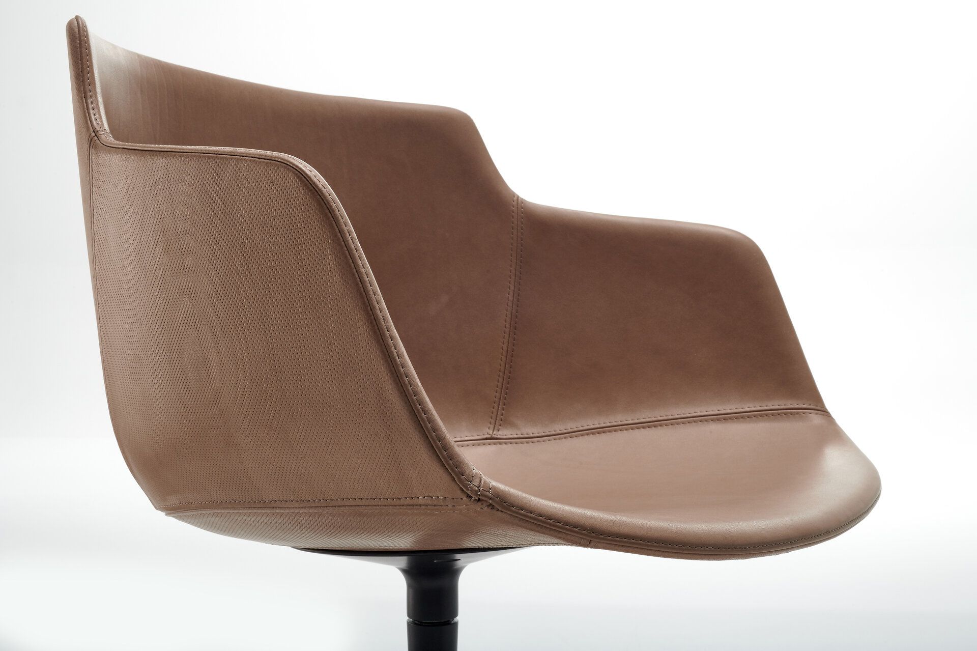 Flow Armchair, fauteuil met armleuningen van MDF Italia