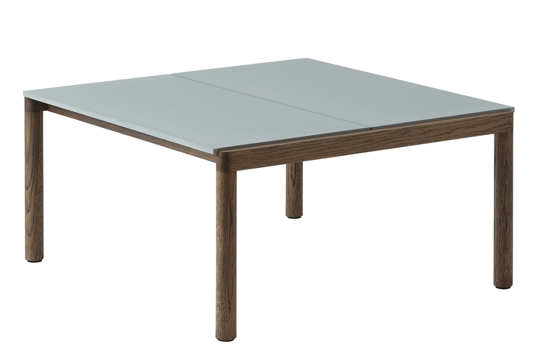 Muuto Couple Coffee Table Couchtisch mit quadratischer, hellgrauer Tischplatte und dunklem Holzgestell für das Wohnzimmer.