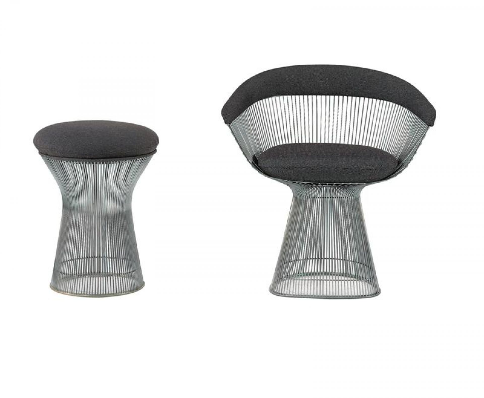 Platner Hocker und Sessel von Knoll International mit grauem Polster und Stahlgestell.