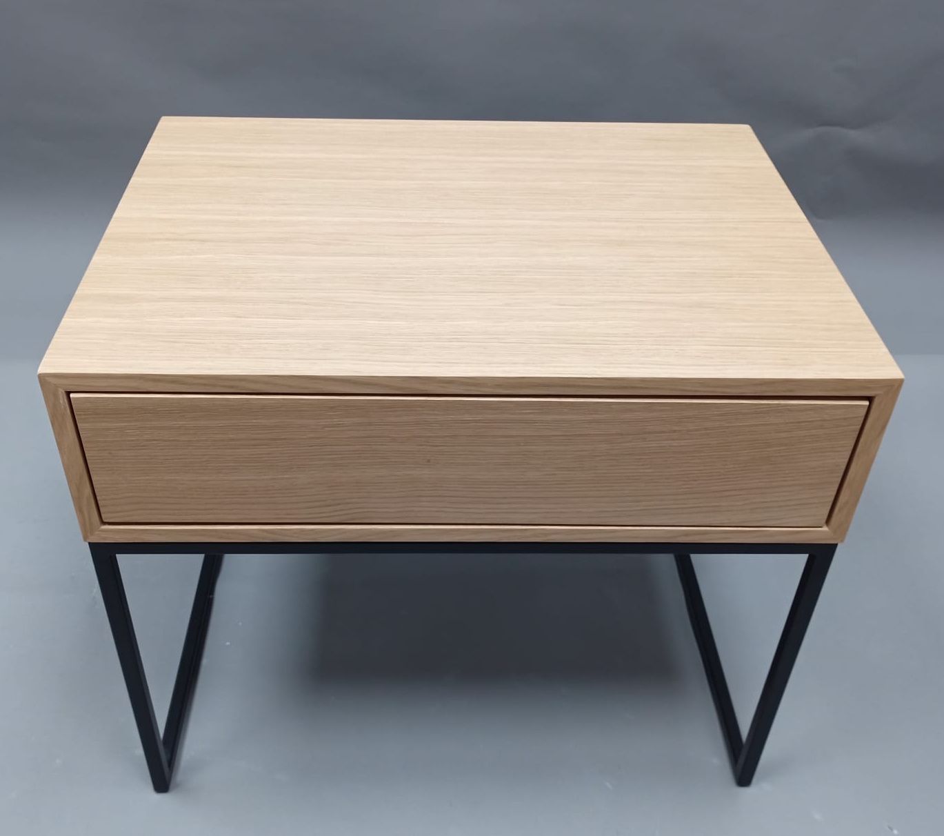 Dina bijzettafel NATUUR EIK Jan Kurtz EXEMPLAAR MET GEBREKEN 
