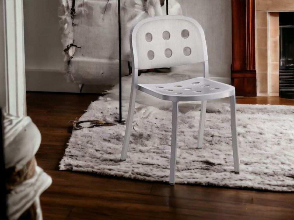 Emeco 1 Inch Aluminium Stacking Chair: Moderner, stapelbarer Stuhl aus Aluminium, ideal für stilvolle Inneneinrichtung.