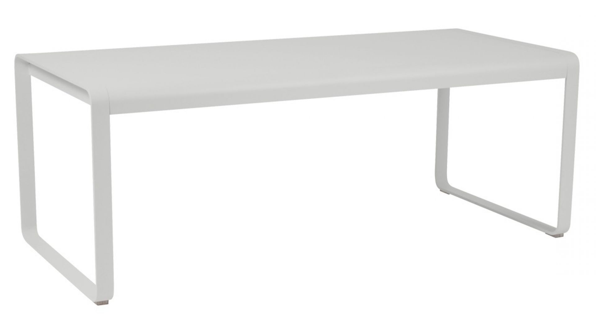 Weißer Bellevie Outdoor Tisch von Fermob, 196 x 90 cm, für Garten und Terrasse.