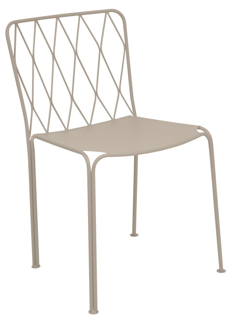 Kintbury Stuhl von Fermob für den Außenbereich, minimalistisches Design mit filigranem, beigem Metallgestell.