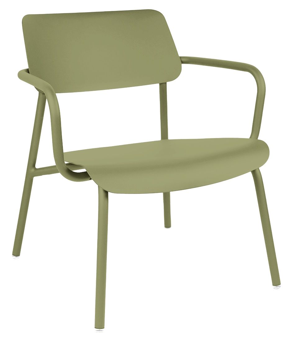 Grüner Studie Lounge Sessel von Fermob für den Außenbereich, moderner Gartenstuhl mit Armlehnen.
