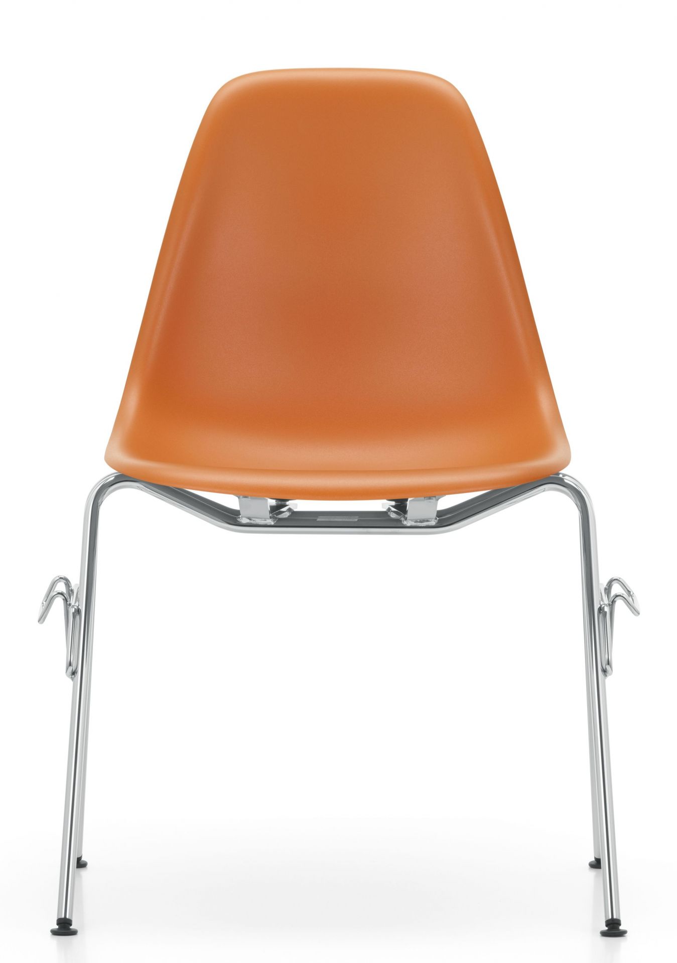 Vitra Eames Plastic Side Chair DSS in Orange mit verchromtem Gestell, Frontansicht.