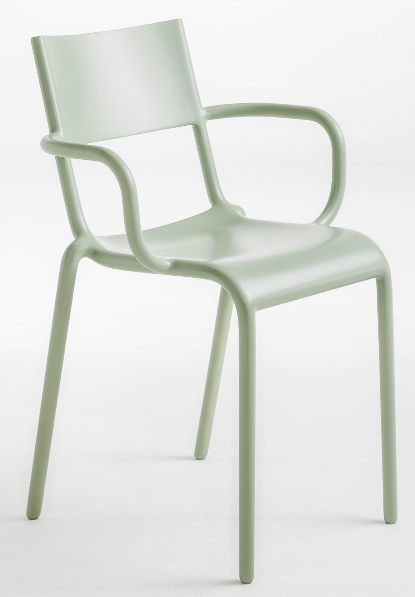Generic A Stuhl, Kartell-ähnlich, in Weiß. Designstuhl mit Armlehnen für Esszimmer oder Garten.