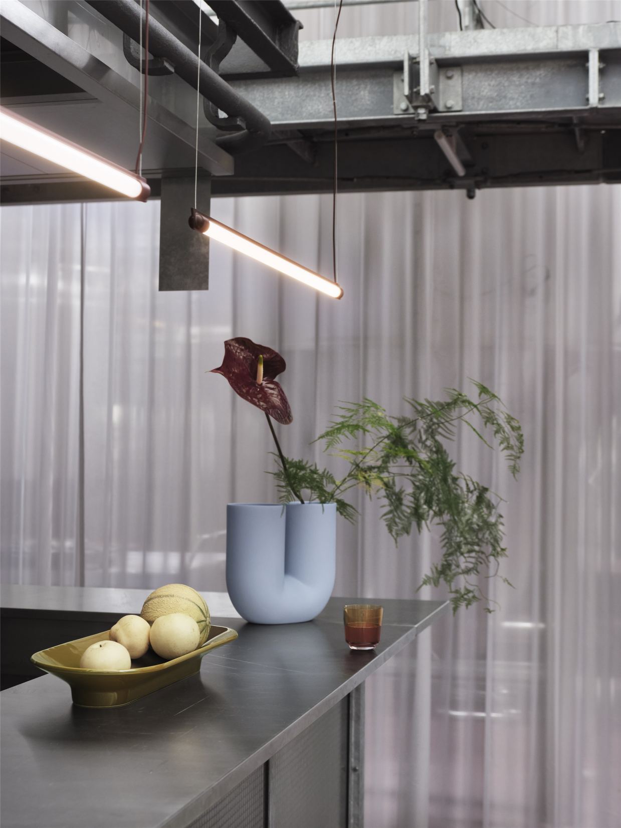 Kink-vaas H 26,3 cm Muuto Dieprood