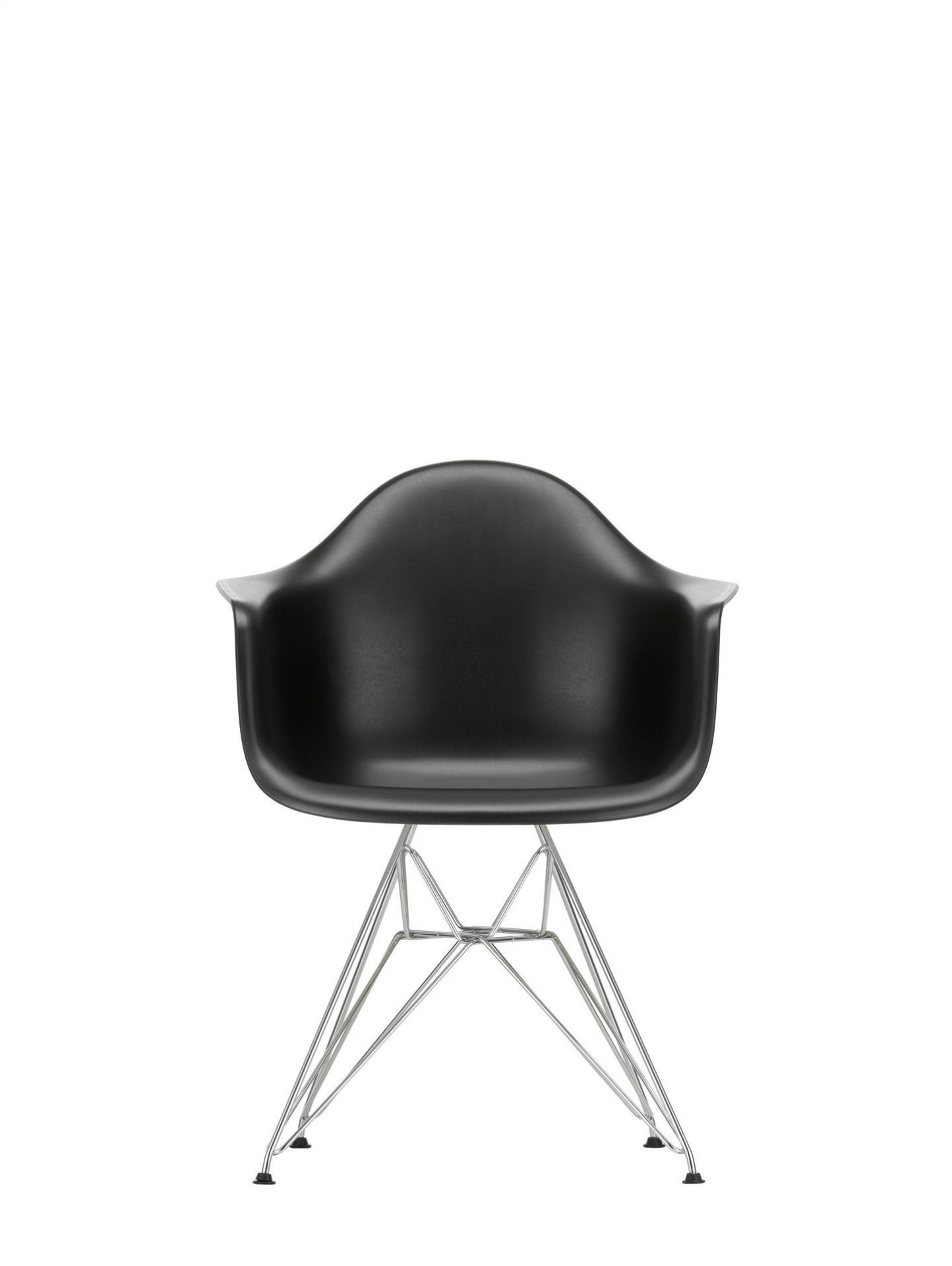Schwarzer Eames Plastic Arm Chair DAR Stuhl von Vitra mit verchromtem Eiffelturm-Untergestell, Frontansicht.