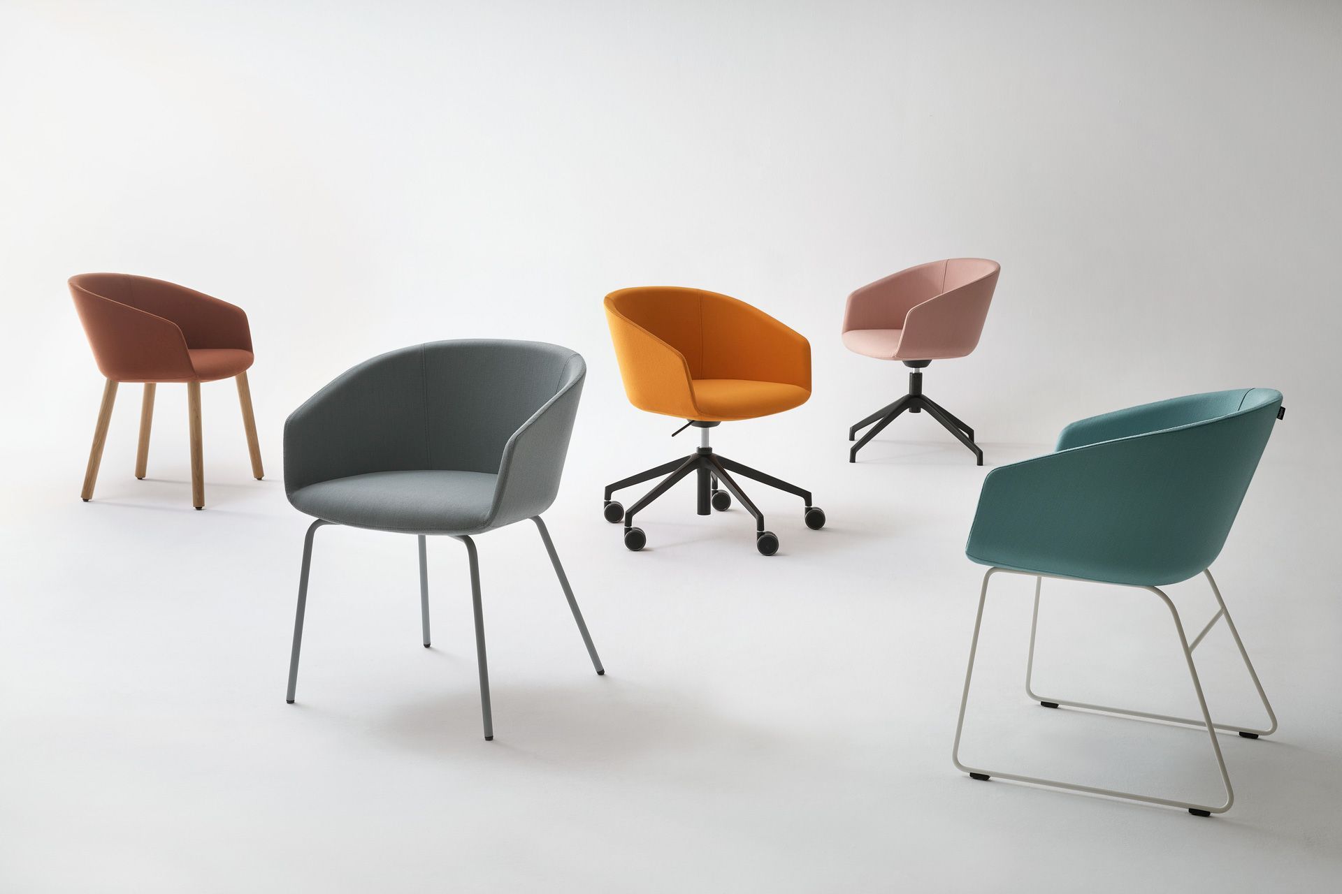 ox:co OX 215 Konferenzsessel Bejot in verschiedenen Farben und Gestellvarianten, ideal für moderne Büros und Konferenzräume.
