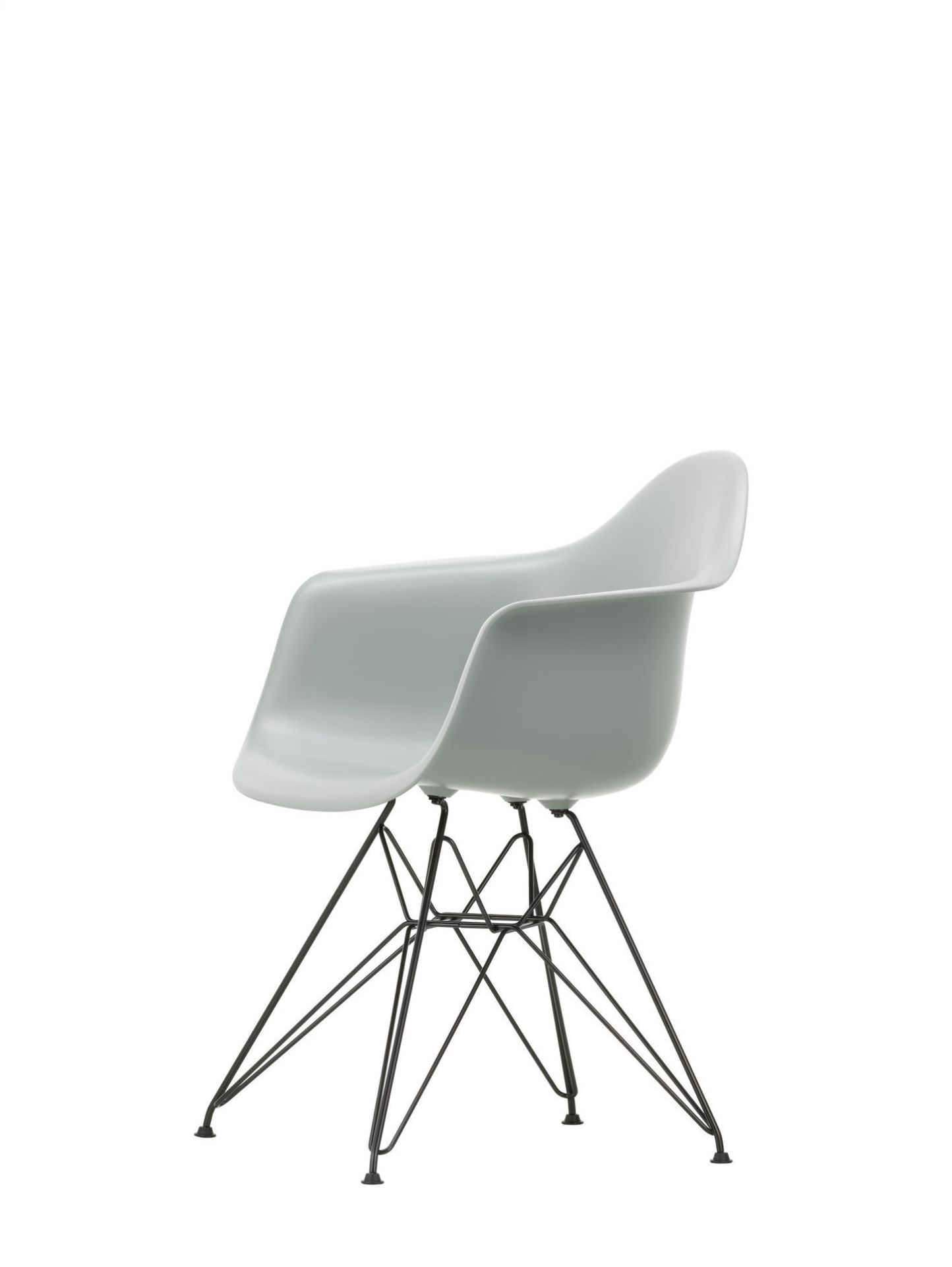 Eames Plastic Arm Chair DAR Stuhl Vitra in Forest mit schwarzem Eiffelturm-Gestell.