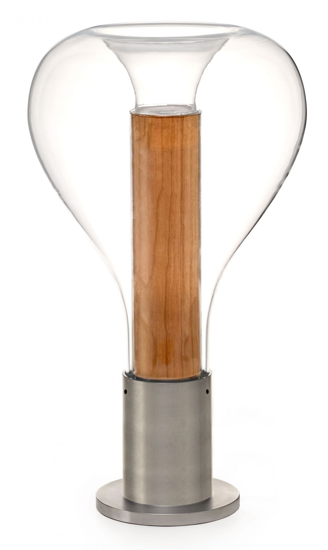 Eris Tischleuchte von LZF Lamps: Moderne Lampe mit Kirschholz und Aluminiumsockel.