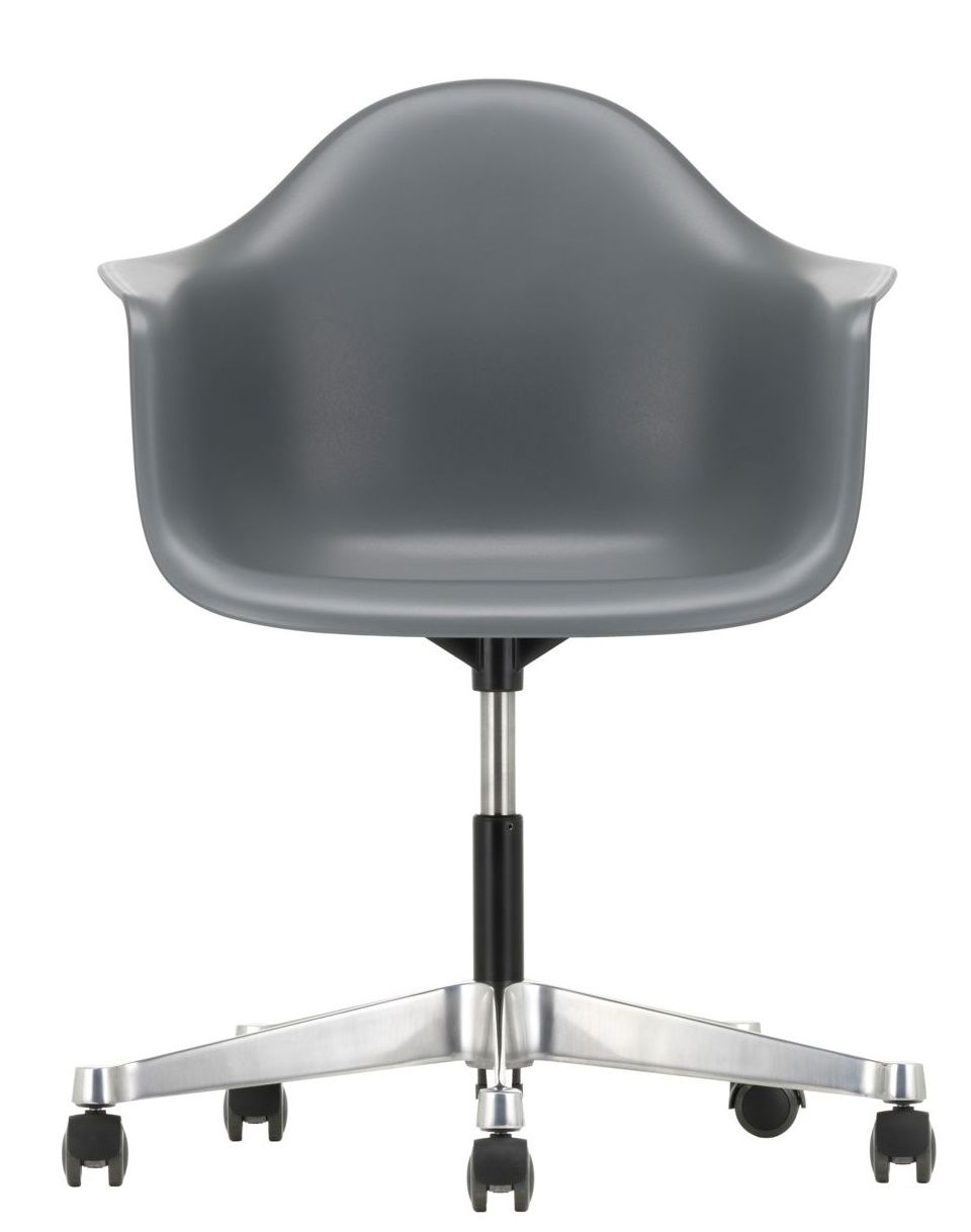 Grauer Eames Plastic Arm Chair PACC Stuhl von Vitra mit Rollen und Aluminiumfuß, Rückansicht.