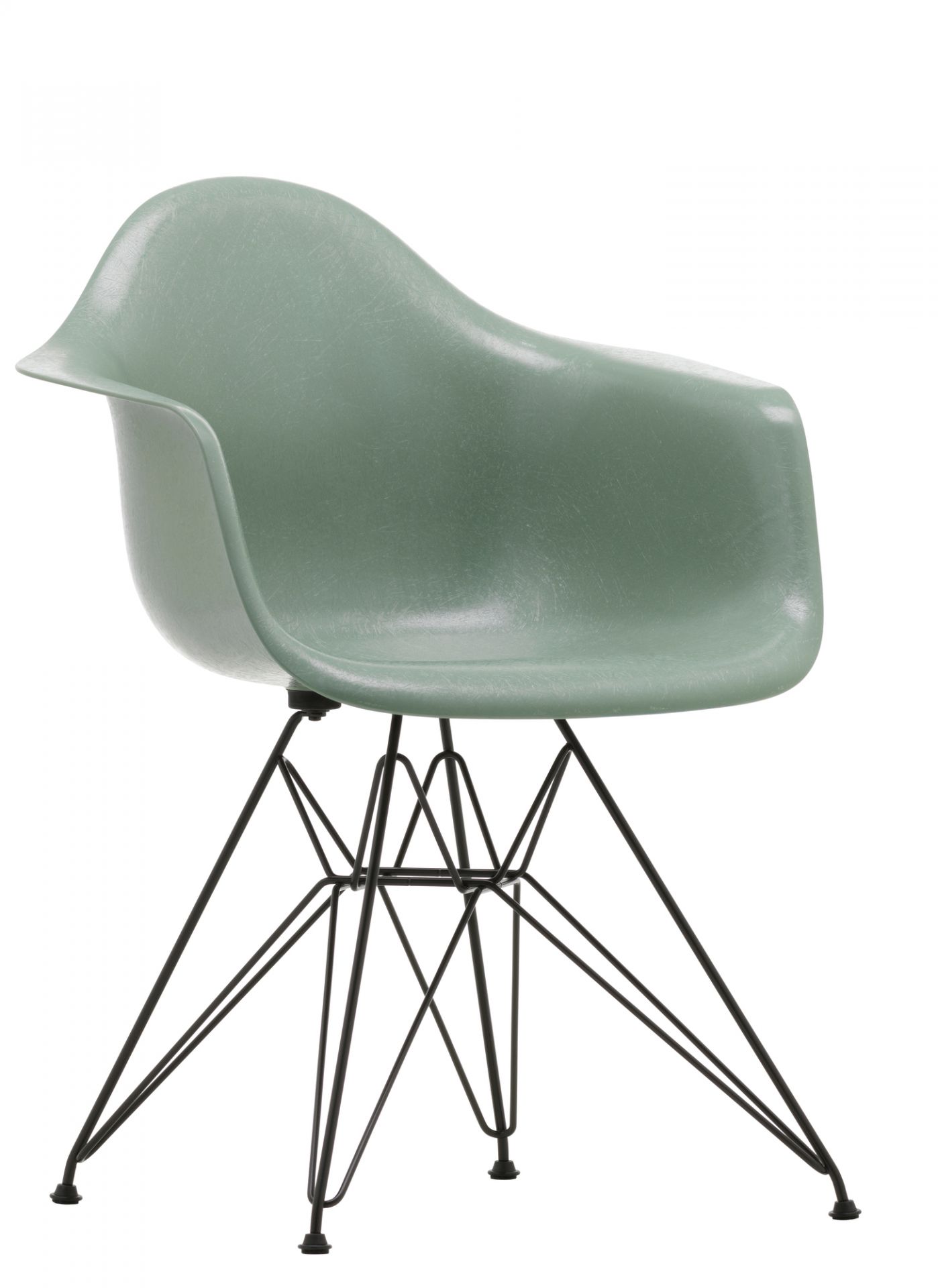Grüner Eames Fiberglass Arm Chair DAR Stuhl von Vitra mit schwarzem Eiffelgestell.
