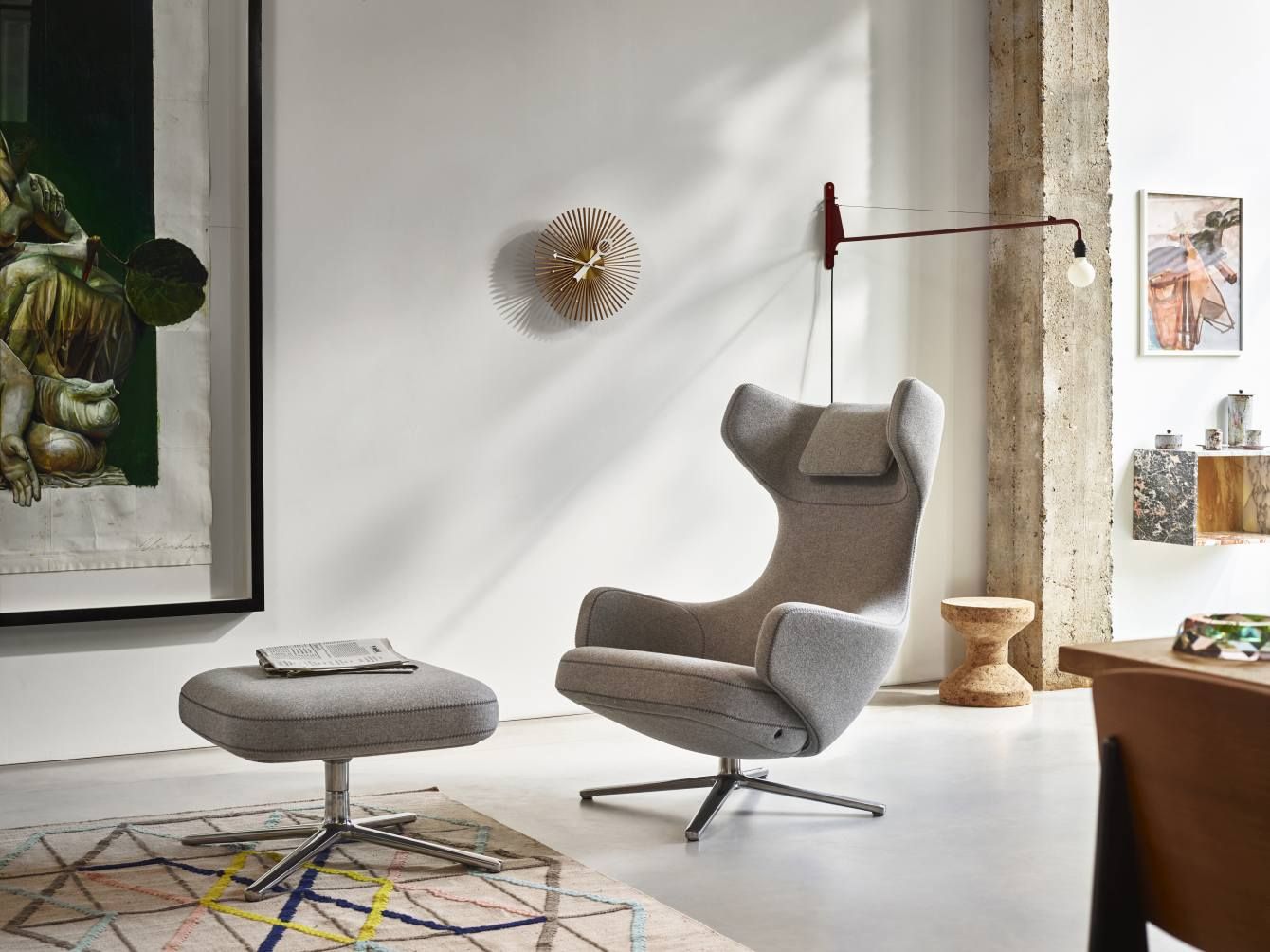 Grand Repos Sessel mit Ottoman von Vitra, Bezug Dumet Kiesel Melange, moderner Relaxsessel.