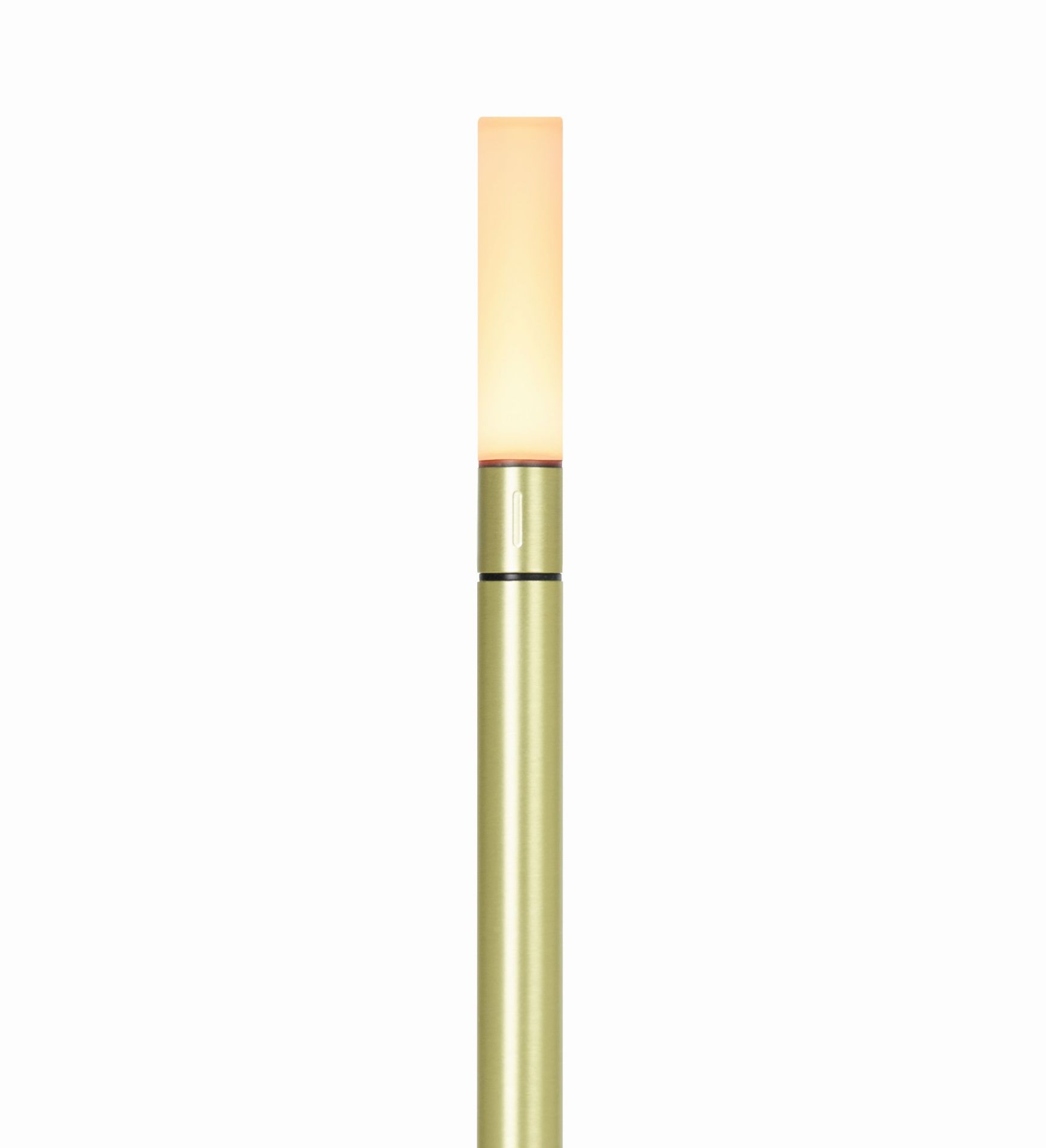 Graypants Wick Akkuleuchte, tragbare LED Tischleuchte in Gold, modernes Design mit warmem Licht.