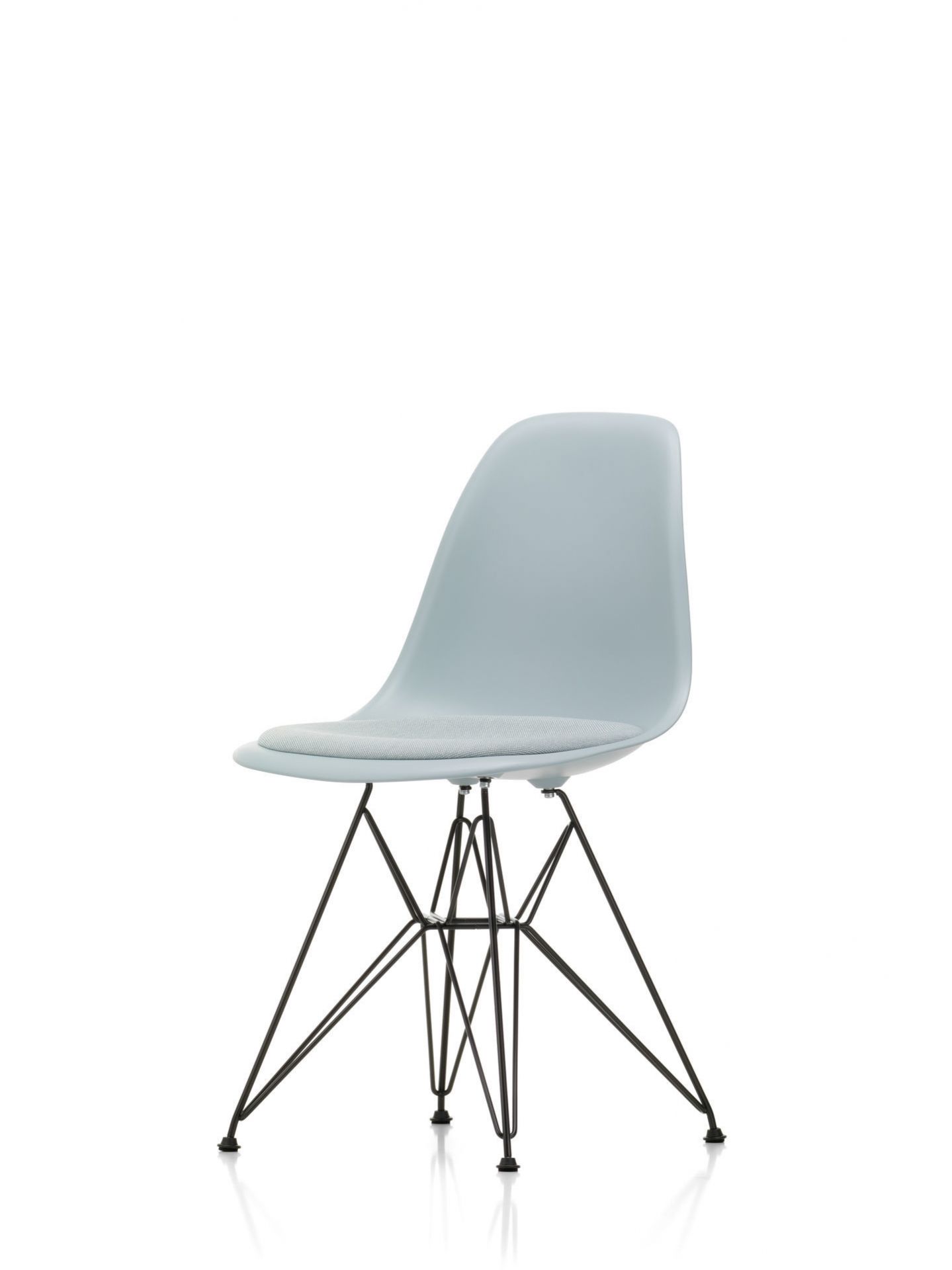 Eames Plastic Side Chair DSR Stuhl in Kieselgrau mit Sitzpolster und Chromgestell von Vitra.