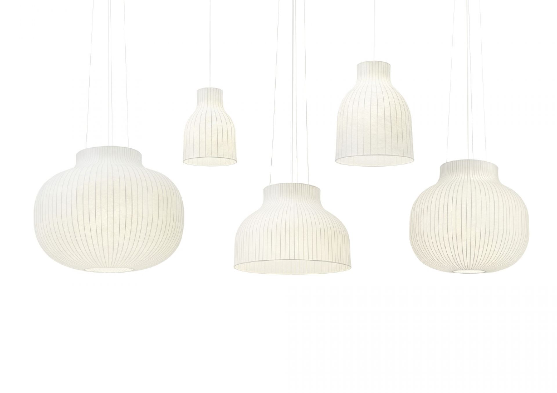 Verschiedene Formen der weißen Muuto Strand Pendelleuchte, moderne Hängelampen für Wohnzimmer und Esszimmer.