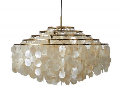 FUN Pendelleuchte mit Messingringen und Muschelscheiben, moderne Hängeleuchte für stilvolle Innenräume.