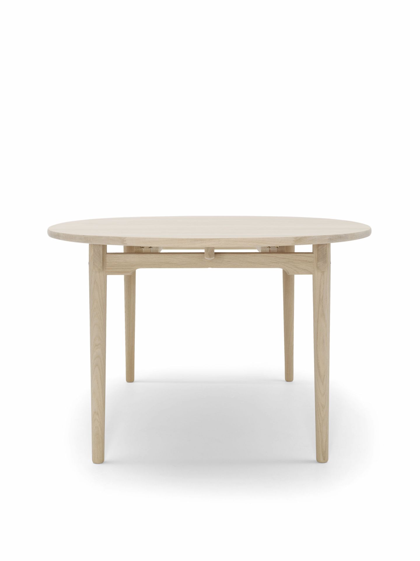CH338 Esstisch aus Eiche von Carl Hansen & Søn, oval und ausziehbar.