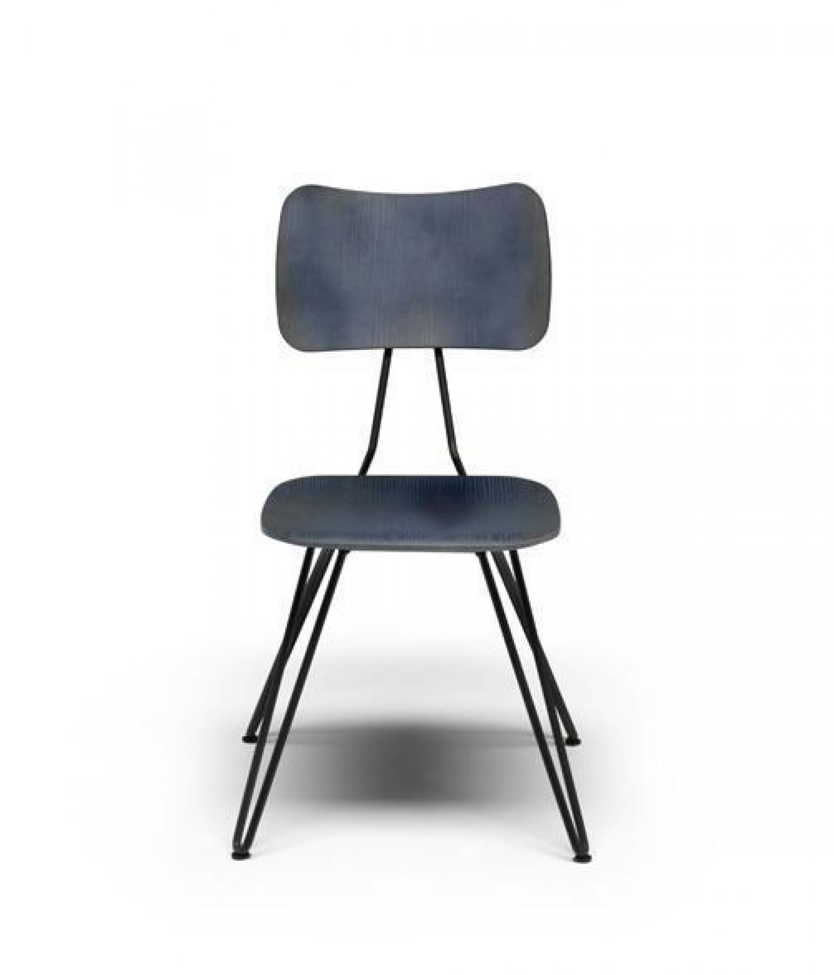 Overdyed Side Chair Stuhl von Moroso Diesel mit blauem Sitz und schwarzem Metallgestell.