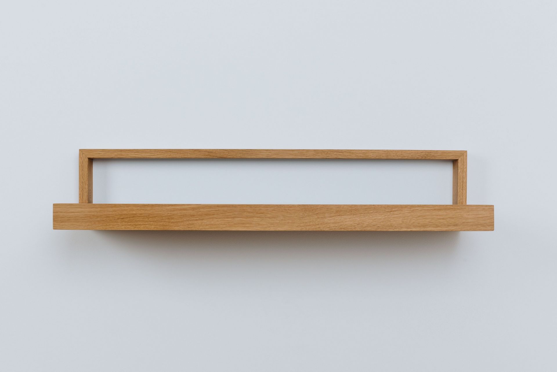 Ablageboard buck das kleine b aus Eiche, Wandregal für Kinderzimmer und Büro, minimalistisches Design.