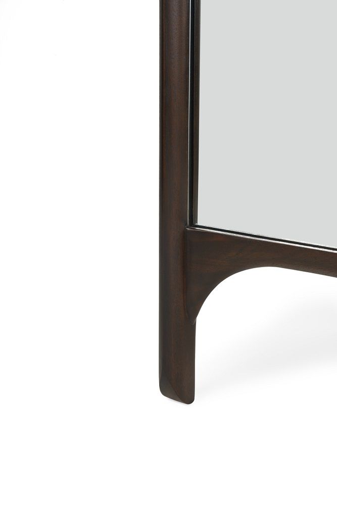 Detailaufnahme des Ethnicraft PI Bodenspiegels: Mahagoni Rahmen mit elegantem, modernem Design.