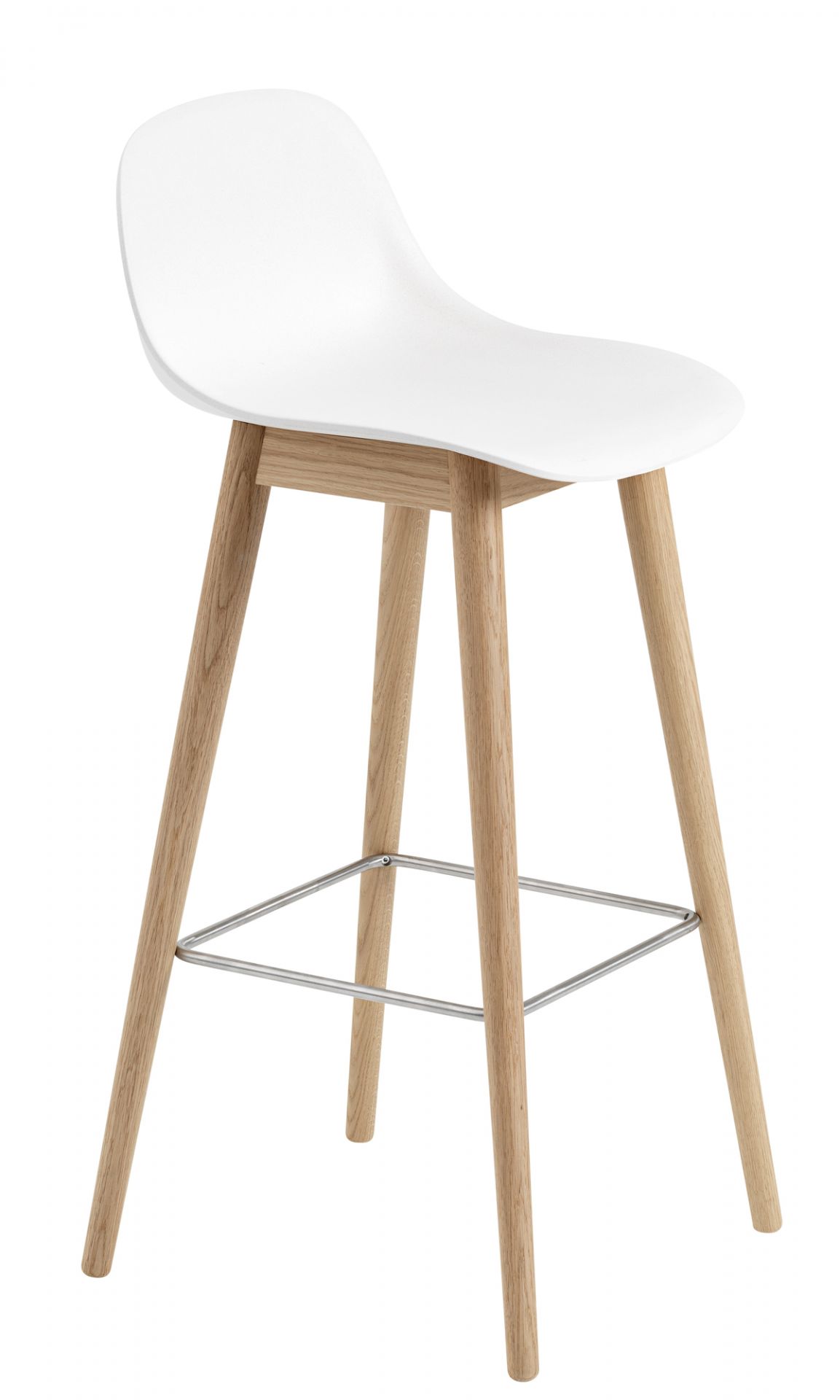 Weißer Fiber Counter Stool Barhocker von Muuto mit Rückenlehne und Holzbeinen. Moderner Hocker für Küche und Bar.
