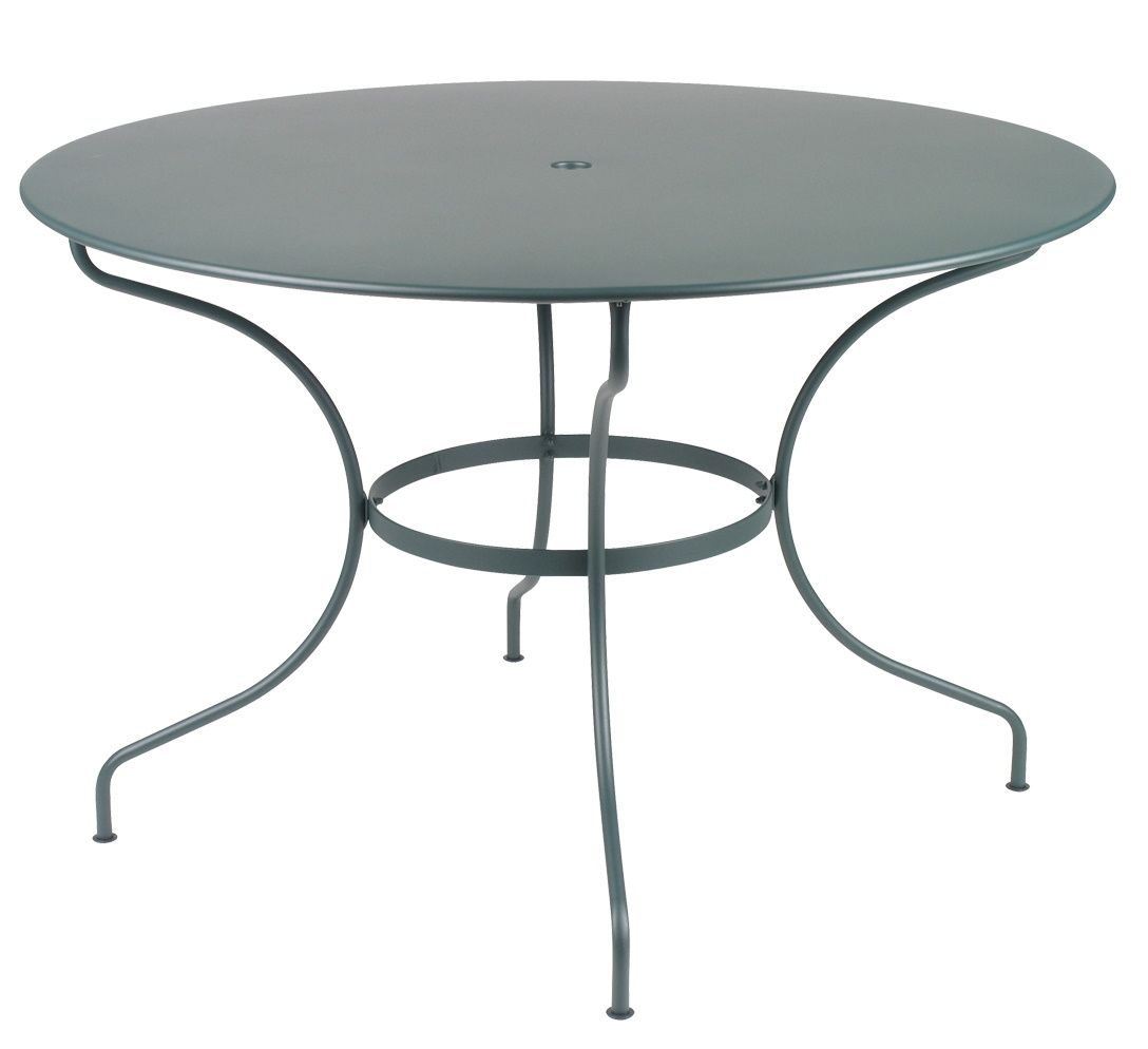 Opéra+ Tisch Outdoor von Fermob, runder Gartentisch aus Metall in Moosgrün, ideal für Terrasse und Balkon.