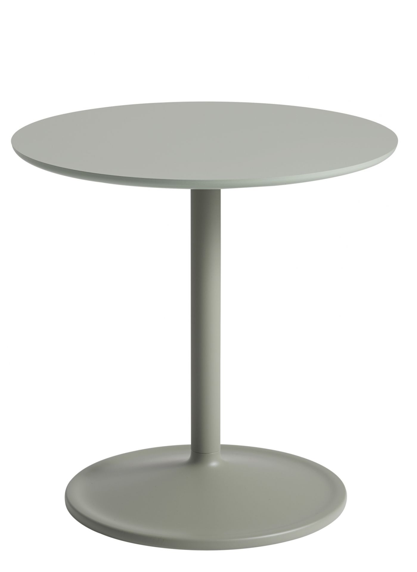 Muuto Soft Side Table Beistelltisch in sanftem Grau mit runder Tischplatte und Fuß für Wohnzimmer.