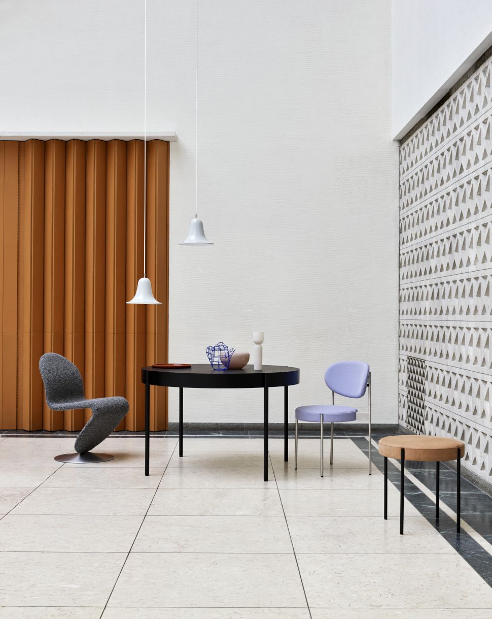 System 1-2-3 Dining Chair von Verpan mit rundem Fuß, grauer Polsterung und modernem Design.