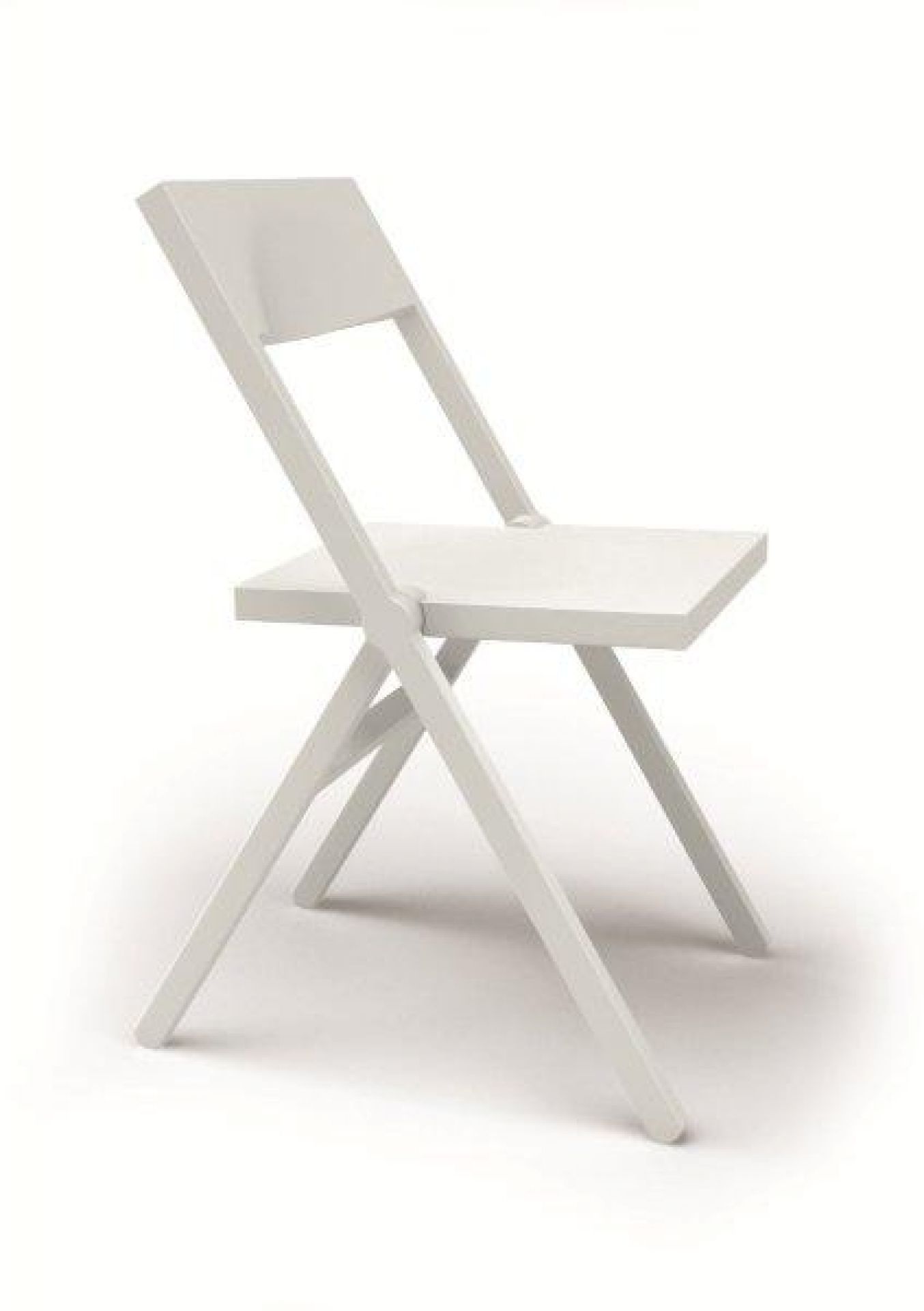 Weißer Piana Klappstuhl von Alessi, moderner Faltstuhl für Küche und Esszimmer, platzsparend und stilvoll.