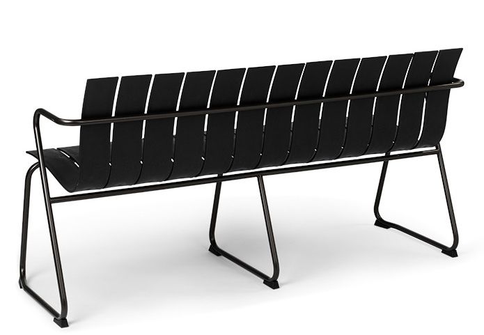 Schwarze Ocean Bench Gartenbank mit Rückenlehne aus recyceltem Kunststoff, ideal für den Außenbereich.