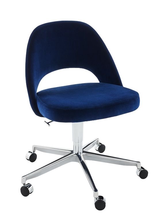 Blauer Saarinen Relax Konferenzstuhl mit 5-Stern Drehfuß und Rollen, ohne Armlehne. Bürostuhl für Konferenzräume.
